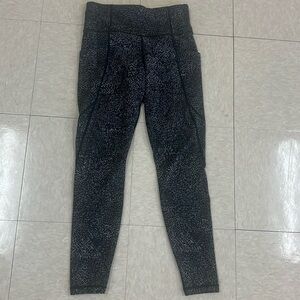 Athleta Salutation Stash Pocket Tight